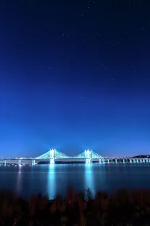 Cable Prints: USA, New York, Tarrytown. Stars over the Hudson River and the Gov