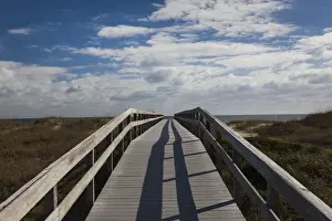Images Dated 4th November 2013: USA, North Carolina, Cape Hatteras National Saeshore, Ocracoke, beach boardwalk
