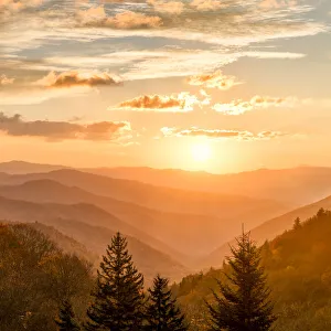 Images Dated 8th December 2020: USA, North Carolina, Great Smoky Mountains National Park, Sunrise over Oconaluftee Valley