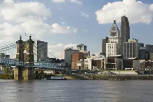 Images Dated 20th October 2006: USA-Ohio-Cincinnati: City Skyline along the Ohio River / Late Afternoon