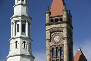 Images Dated 21st October 2006: USA-Ohio-Cincinnati: Towers of St. Peter in Chains Cathedral and Cincinnati City Hall