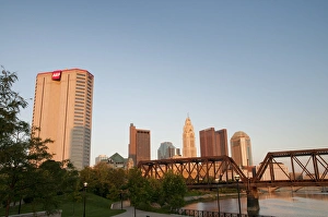 Images Dated 31st July 2009: USA, Ohio, Columbus: City skyline and the Scioto River