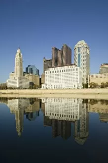 Images Dated 25th October 2006: USA, Ohio, Columbus: City Skyline along the Scioto River / Late afternoon