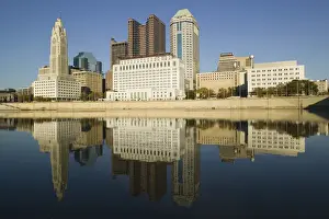 USA-Ohio-Columbus: City Skyline along the Scioto River / Late afternoon