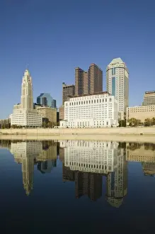 Images Dated 25th October 2006: USA, Ohio, Columbus: City Skyline along the Scioto River / Late afternoon