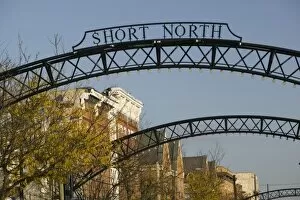 Images Dated 25th October 2006: USA, Ohio, Columbus: Short North Sign, Trendy Neighborhood along North High Street