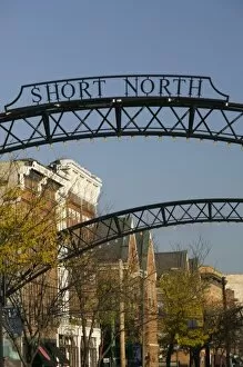 Images Dated 25th October 2006: USA, Ohio, Columbus: Short North Sign, Trendy Neighborhood along North High Street