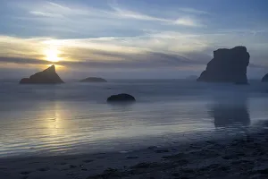 Images Dated 13th December 2021: Usa, Oregon, Bandon. Bandon Beach, Sunset at the Beach