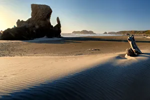 Images Dated 7th May 2016: USA, Oregon, Bandon. Beach landscape