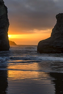 Images Dated 6th May 2016: USA, Oregon, Bandon. Beach sunset