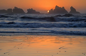 Images Dated 7th May 2016: USA, Oregon, Bandon. Beach sunset