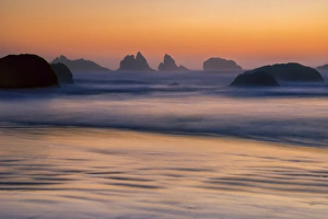 Images Dated 7th May 2016: USA, Oregon, Bandon. Beach sunset