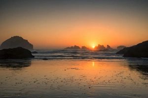 Images Dated 7th May 2016: USA, Oregon, Bandon. Beach sunset