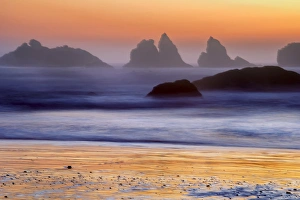 Images Dated 7th May 2016: USA, Oregon, Bandon. Beach sunset
