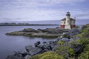 Images Dated 13th December 2021: Usa, Oregon, Bandon. Coquille River Lighthouse