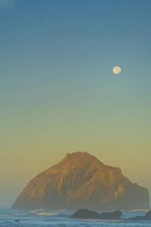 USA, Oregon, Bandon. Moonset and sea stack