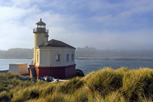 USA, Oregon, Bandon. Scenic of Umpaqua River Lighthouse