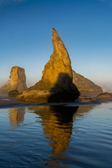 USA, Oregon, Bandon. Sunrise on beach. Credit as: Jay O Brien / Jaynes Gallery / DanitaDelimont