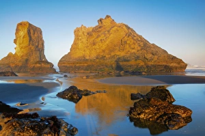 Images Dated 8th May 2016: USA, Oregon, Bandon. Sunrise on beach