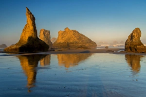 Images Dated 8th May 2016: USA, Oregon, Bandon. Sunrise on beach