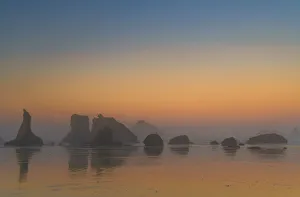 USA, Oregon, Bandon. Sunrise on beach. Credit as: Jay O Brien / Jaynes Gallery / DanitaDelimont