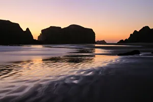 Images Dated 4th May 2019: USA, Oregon, Bandon. Sunset on beach sea stacks