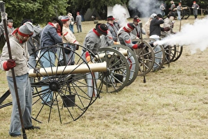 Images Dated 1st July 2012: USA, Oregon, Brooks, Willamette Mission State Park, Confederate artillery in combat