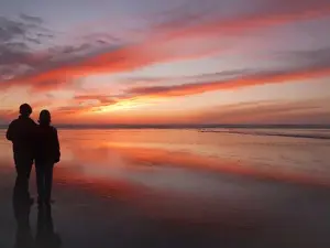 Images Dated 16th February 2009: USA, Oregon, Cannon Beach. Couple contemplates the sunset