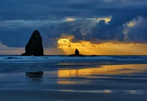 Images Dated 2000: USA, Oregon, Cannon Beach. Sunset on The Needles sea stack