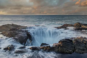 Images Dated 10th February 2018: USA, Oregon, Cape Perpetua and Thor's Well at sunset