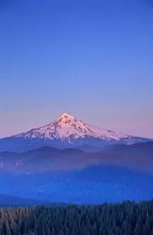 Images Dated 5th January 2005: USA, Oregon, Columbia River Gorge National Scenic Area, Mount Hood, as seen