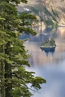 Images Dated 22nd July 2007: USA, Oregon, Crater Lake NP. A tour boat approached the Phantom Ship in Crater Lake National Park