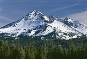 USA, Oregon, Deschutes National Forest. Autumn snow on Broken Top