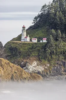 Images Dated 13th December 2021: Usa, Oregon, Florence. Heceta Head Lighthouse