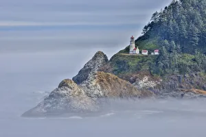 Images Dated 13th December 2021: Usa, Oregon, Florence. Heceta Head Lighthouse