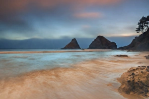 Images Dated 3rd May 2016: USA, Oregon, Florence. Sunrise on Heceta Beach