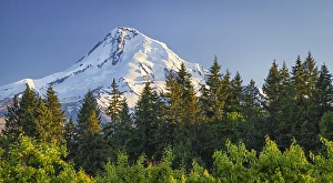 Images Dated 25th May 2015: USA, Oregon, Hood River County. The sun sets on Mount Hood
