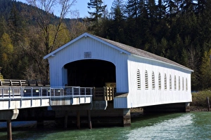 Willamette River Prints: USA, Oregon, Lowell Covered Bridge
