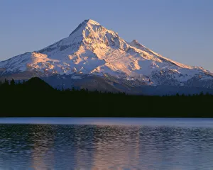 Images Dated 5th September 2018: USA, Oregon, Mount Hood National Forest. Sunset light on north side of Mount Hood