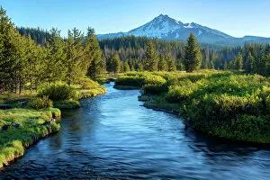 Trending: USA, Oregon. Mt. Bachelor and Deschutes River