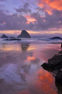 Images Dated 24th September 2014: USA, Oregon, Oceanside. Sunset on beach and sea stacks