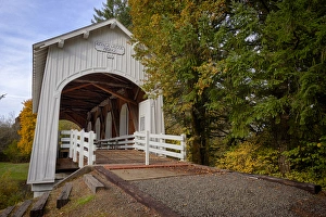Images Dated 29th October 2012: USA, Oregon, Pedee, Minnie Ritner Ruiter Wayside, Ritner Creek Bridge, covered bridge