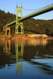 Images Dated 25th August 2012: USA, Oregon, Portland, Cathedral Park, the St. Johns Bridge in the early morning