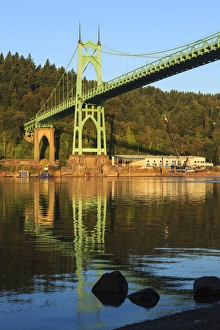 Images Dated 25th August 2012: USA, Oregon, Portland, Cathedral Park, the St. Johns Bridge in the early morning