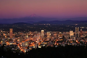 Images Dated 28th February 2017: USA, Oregon, Portland. City overview and Mt Hood at sunset