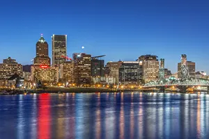 Images Dated 13th June 2018: USA, Oregon, Portland, Downtown Skyline at Twilight