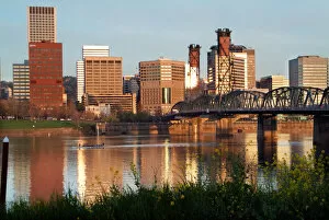 Images Dated 5th July 2006: USA, Oregon, Portland, Rowers on the Willamette river, with morning sun shining