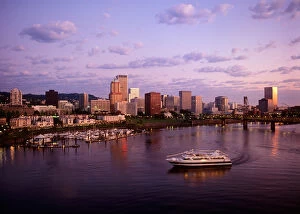 Images Dated 5th July 2006: USA, Oregon, Portland, The Spirit of Portland makes her way up the Willamette River