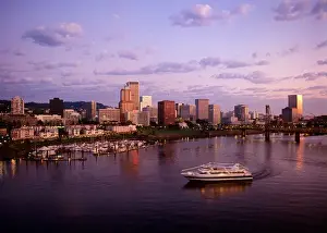 Images Dated 5th July 2006: USA, Oregon, Portland, The Spirit of Portland makes her way up the Willamette River