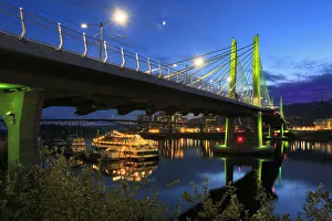 Images Dated 17th March 2017: USA, Oregon, Portland. Tilikum Bridge Crossing and The Portland Spirit boat on Willamette River